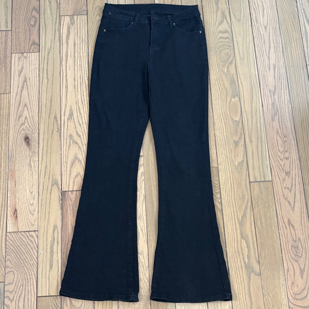 Amazon Essentials Women's Black Flare Jeans